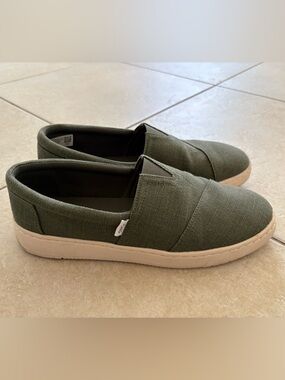 TOMS olive colir Alpargata TRVL LITE Slip-On Sneaker (Men) size 10.5 used